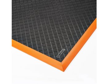 Foto - Černo-oranžová olejivzdorná průmyslová extra odolná rohož Safety Stance Solid - 315 x 97 x 2,0 cm