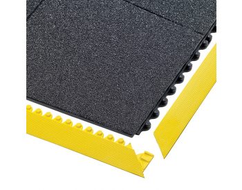 Foto - Černá gumová modulární průmyslová rohož Cushion Ease Solid, Nitrile GSII FR - délka 91 cm, šířka 91 cm a výška 1,9 cm