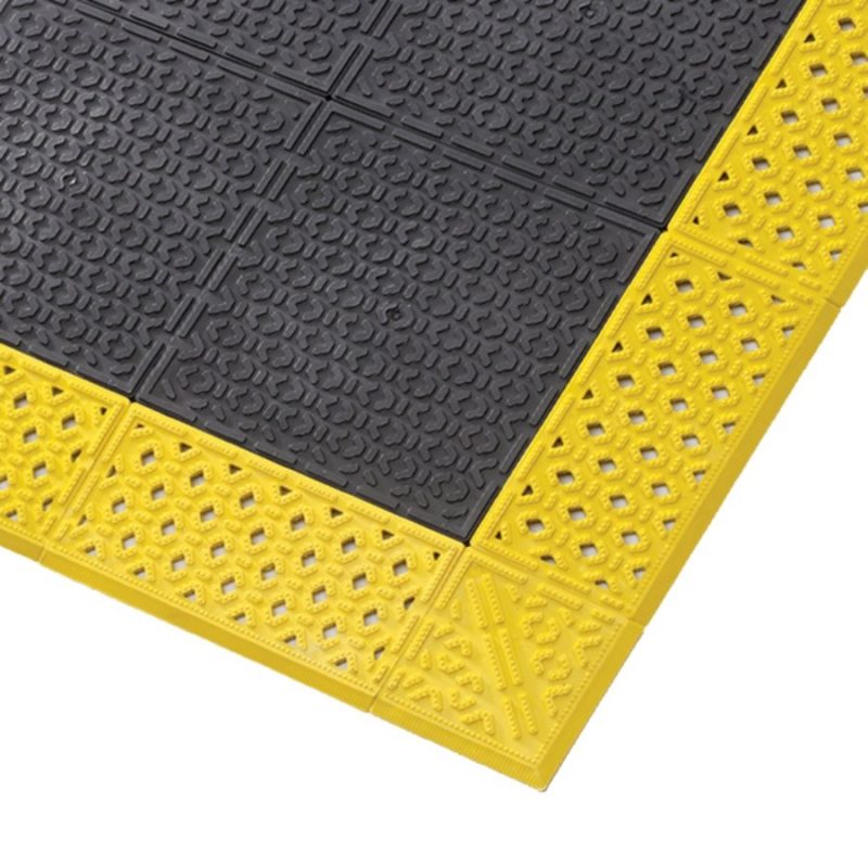 Černá plastová rohož Cushion Lok HD Solid - 107 x 183 x 2,2 cm (cena za 1 ks)