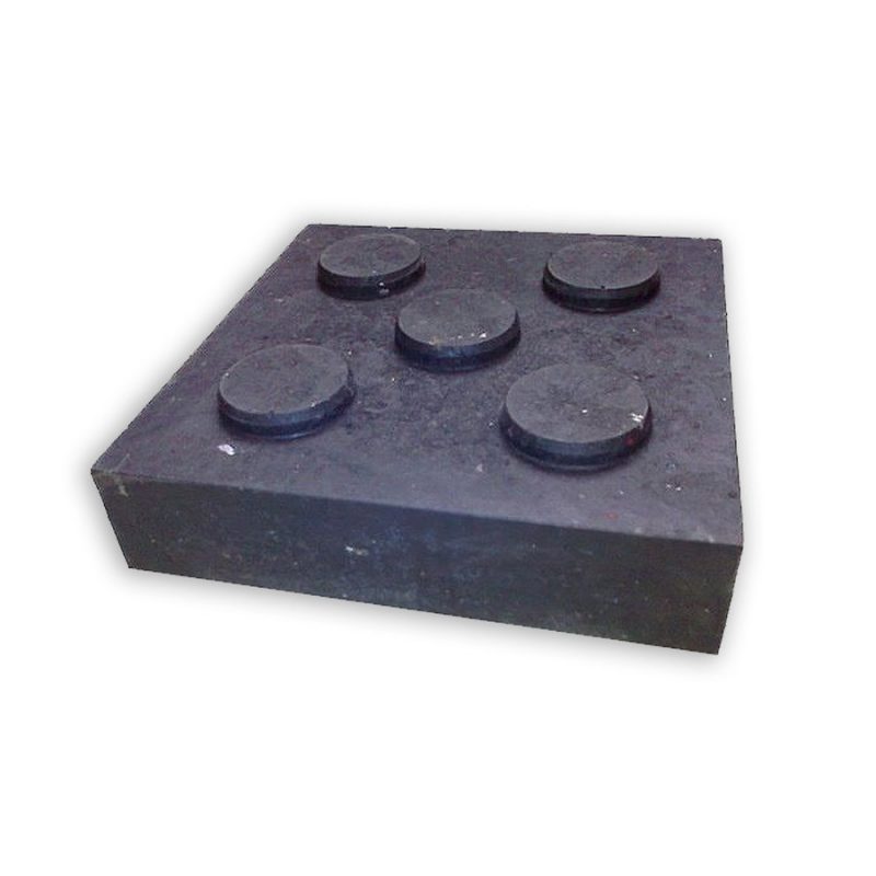 Černá plastová podkládací kostka \"5 čepů\" FLOMA RePVC - 23,8 x 23,8 x 5,3 cm (cena za 1 ks)