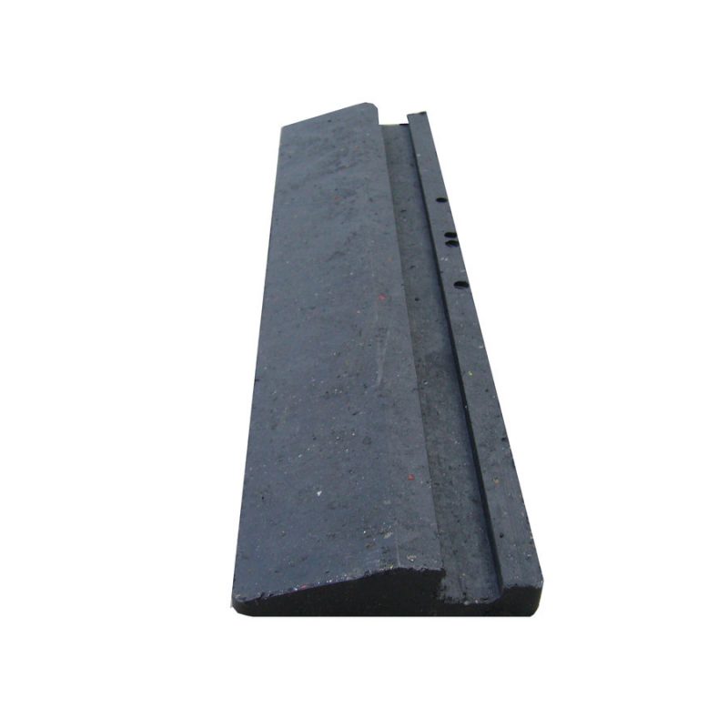 Černý plastový nájezd \"pod\" pro plastové podlahové desky - 40 x 10 x 2,2 cm (cena za 1 ks)