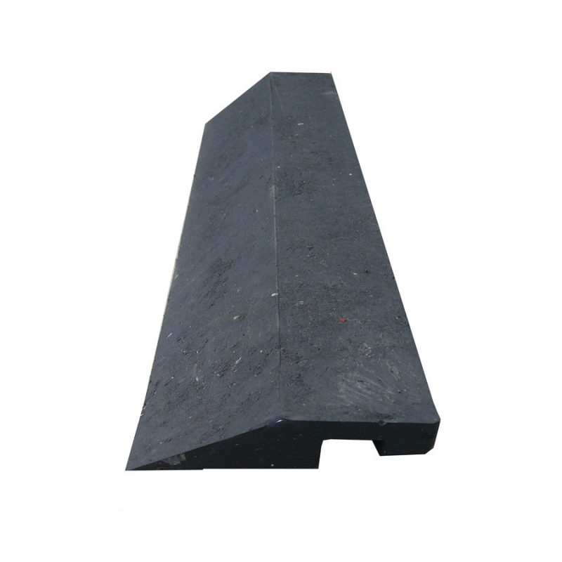 Černý plastový nájezd \"nad\" pro plastové podlahové desky - 40 x 10 x 2,2 cm (cena za 1 ks)