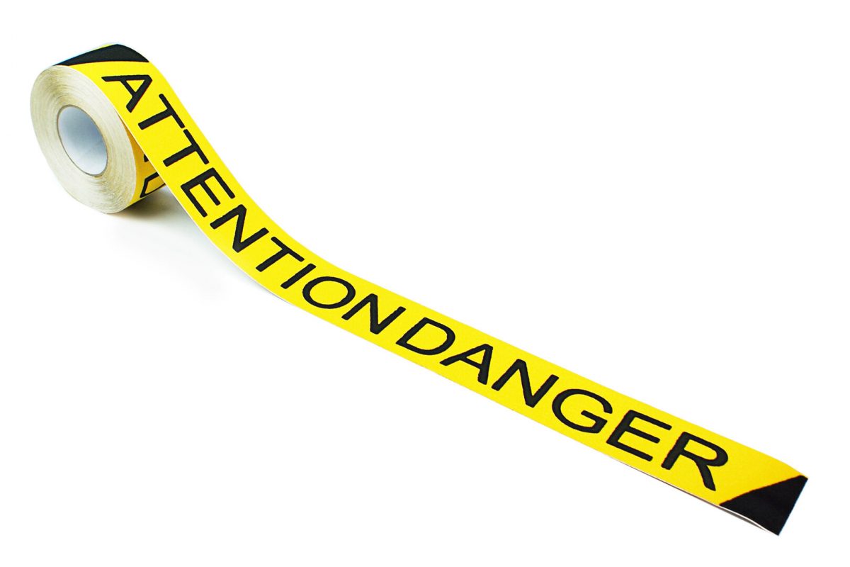 Černo-žlutá korundová protiskluzová páska s potiskem FLOMA Attention Danger - 18,3 m x 7,5 cm a tloušťka 0,7 mm (cena za 1 ks)