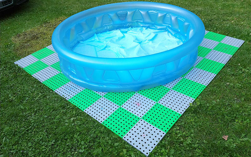 Šedo-zelená plastová ochranná tlumící podložka pod bazén, vířivku AvaTile AT-STD - 200 x 200 x 1,6 cm (cena za 1 ks)
