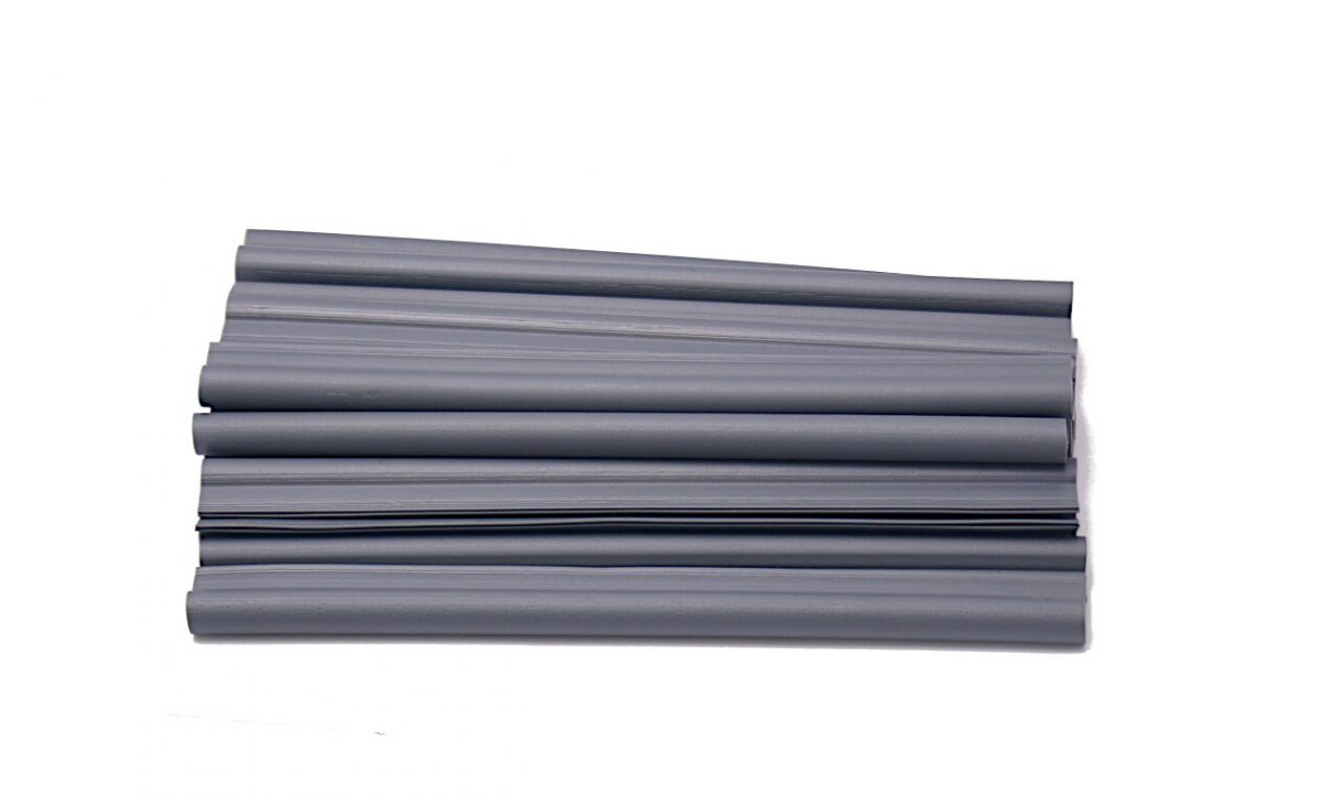 Šedý plastový plotový úchyt - délka 19 cm (cena za 1 ks)