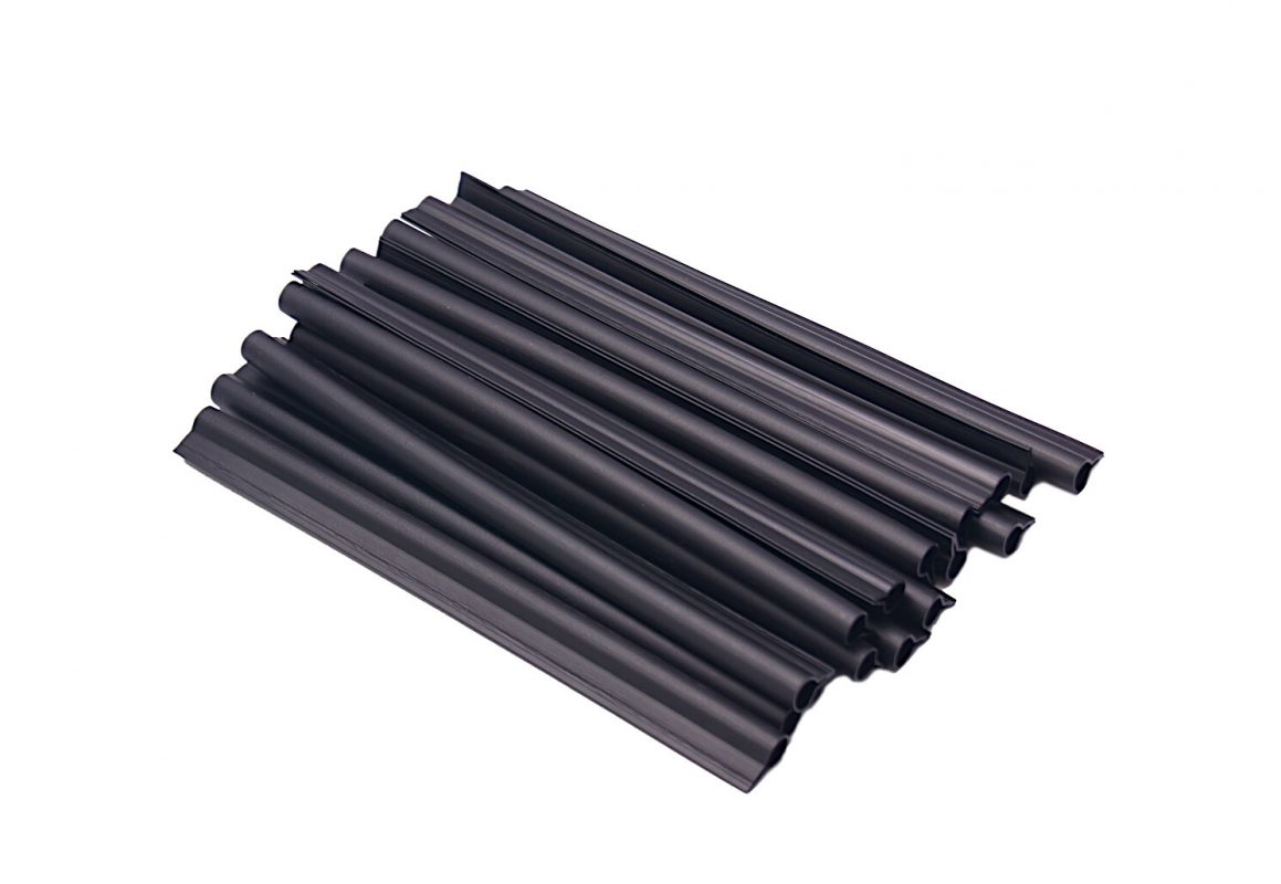 Černý plastový plotový úchyt - délka 19 cm (cena za 1 ks)