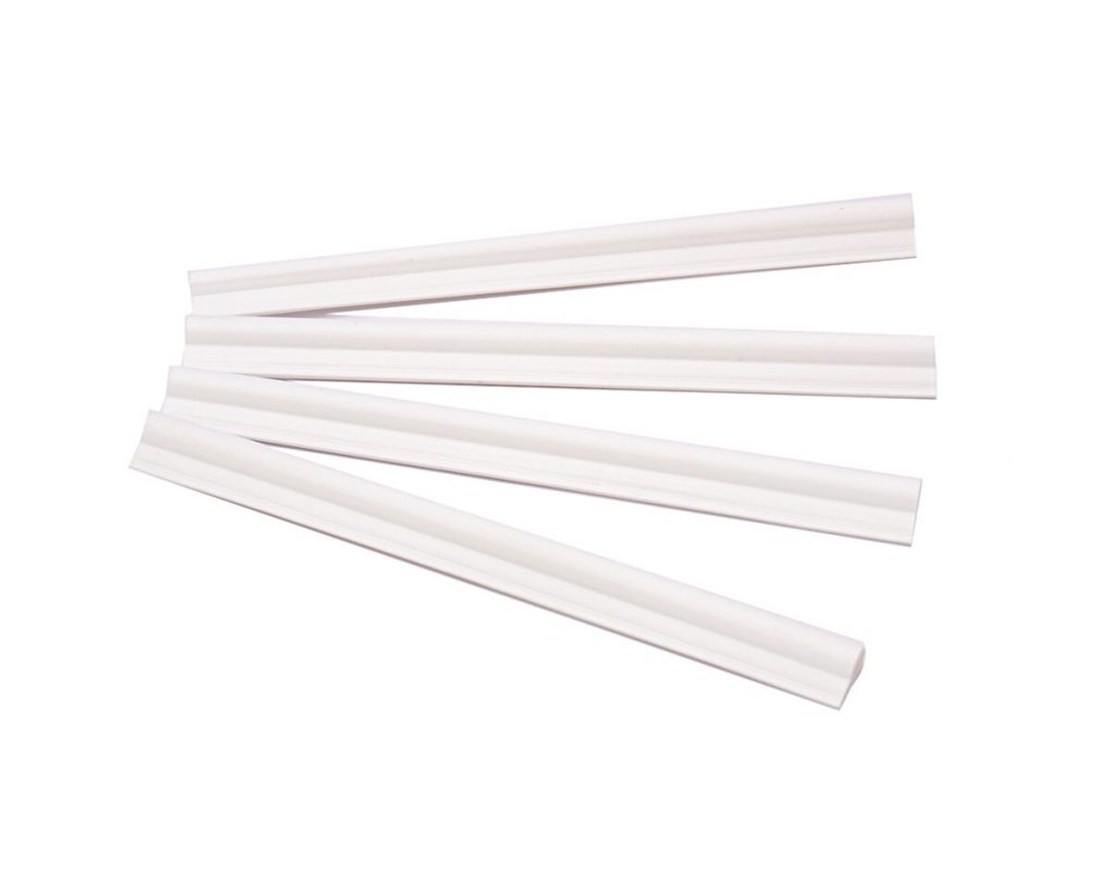 Bílý plastový plotový úchyt - délka 19 cm (cena za 1 ks)